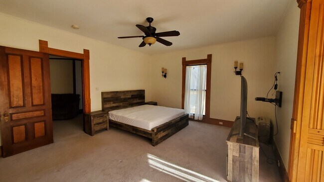 Building Photo - 57 Park St