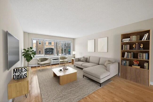 Building Photo - 2727 W 43rd St