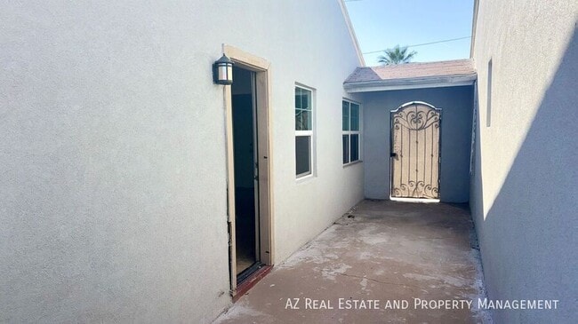 Building Photo - 1505 N 15th Ave