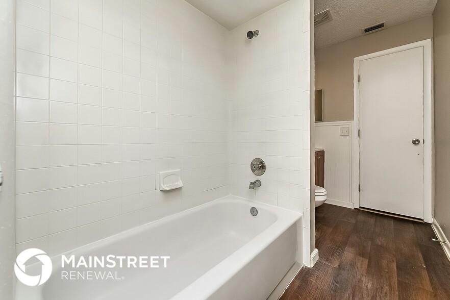 Building Photo - 2608 Hampton Park Pl