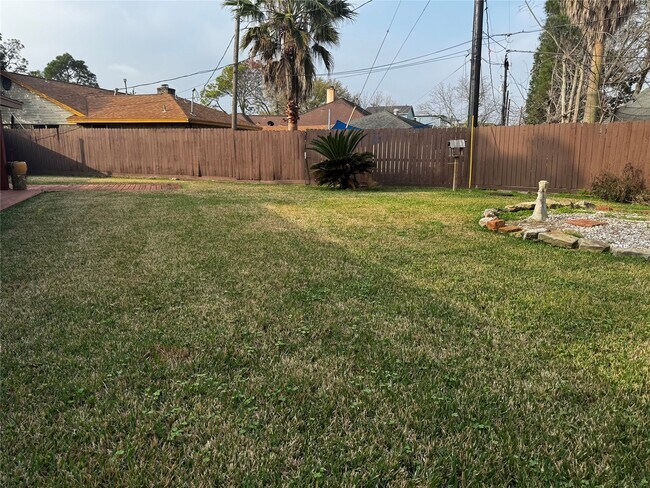 Building Photo - 2515 Baycrest Dr