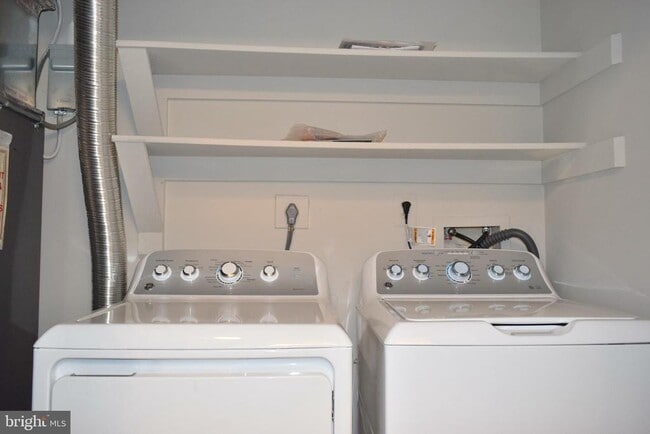 Building Photo - 12121 Chaucer Ln