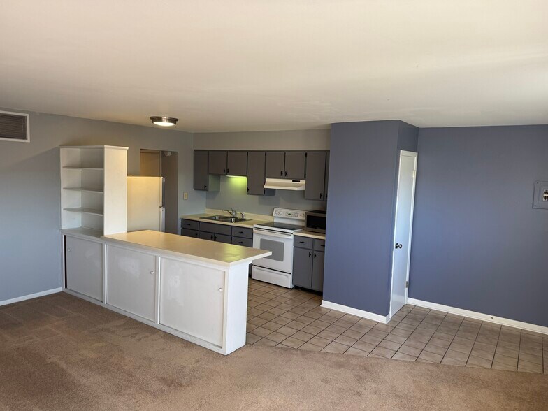 Primary Photo - 10 Main St