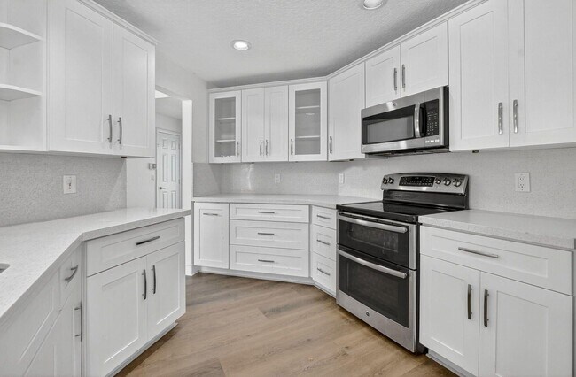 Building Photo - 6502 Brava Way
