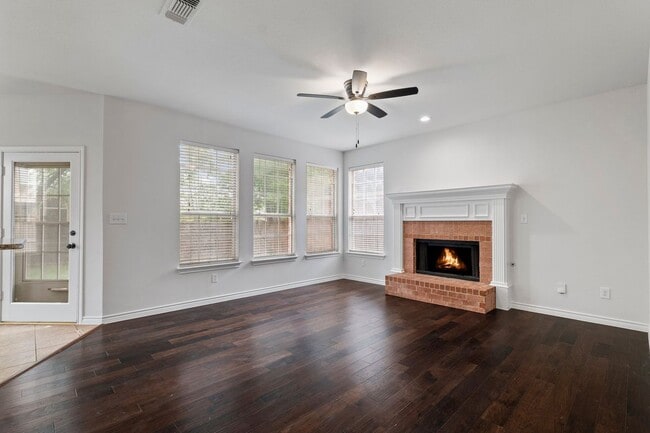 Building Photo - 5910 Spring Hill Dr