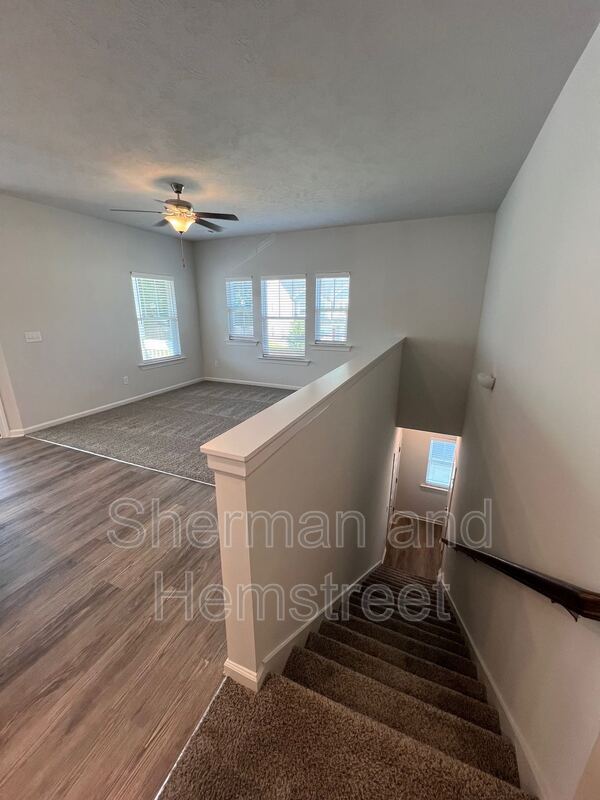 Building Photo - 5055 Mimosa Dr