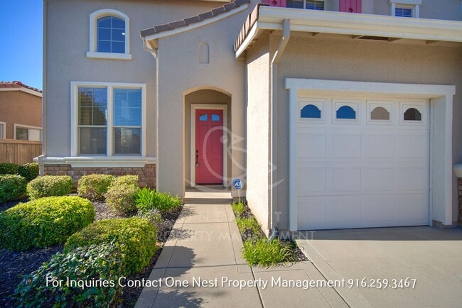 Building Photo - Fantastic - one of a kind 5 bdrm 4 bth hom...