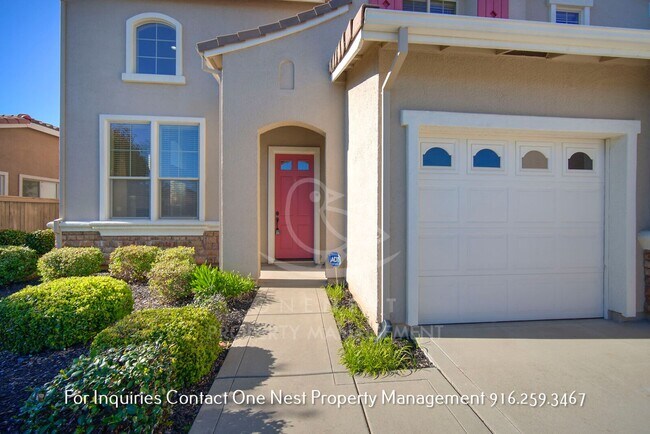 Building Photo - Fantastic - one of a kind 5 bdrm 4 bth home with pool