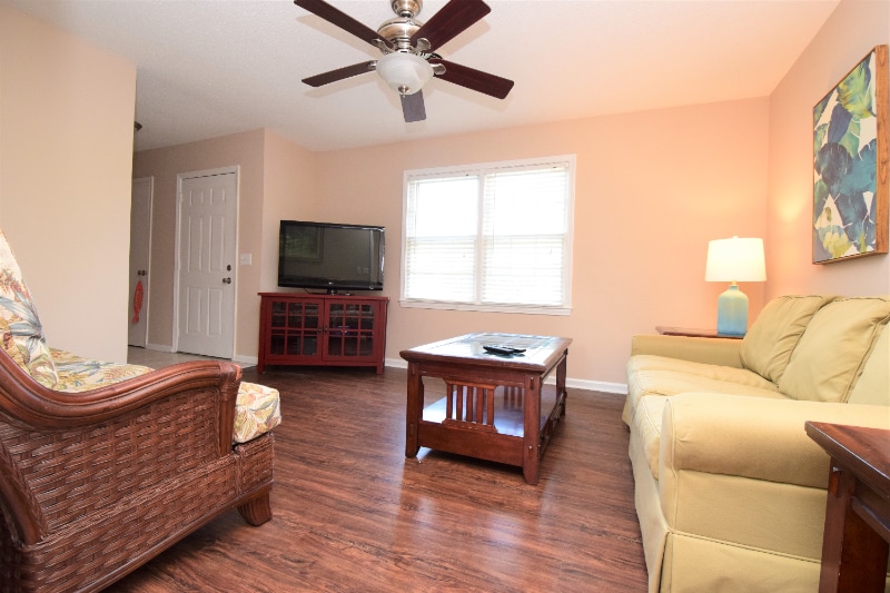 Building Photo - 617 Plymouth Dr