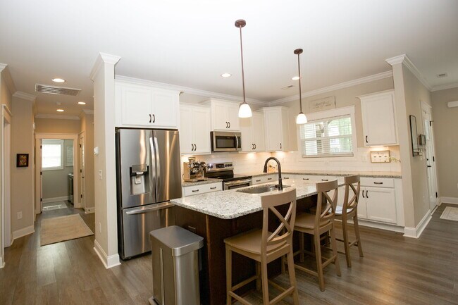 Building Photo - "Charming 4-Bedroom Retreat with Fireplace and 3 Full Baths in Aberdeen!"