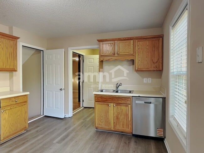 Building Photo - 76 Oak Springs Ln