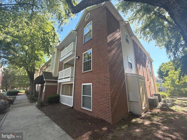 Building Photo - 1534 Lincoln Way
