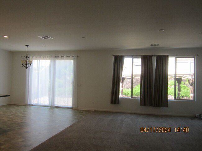 Building Photo - COOL POOL, PARKS AND NEAR NEW 3 BR PLUS DEN IN MEINFEE