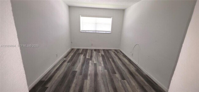 Building Photo - 20201 NE 29th Ct