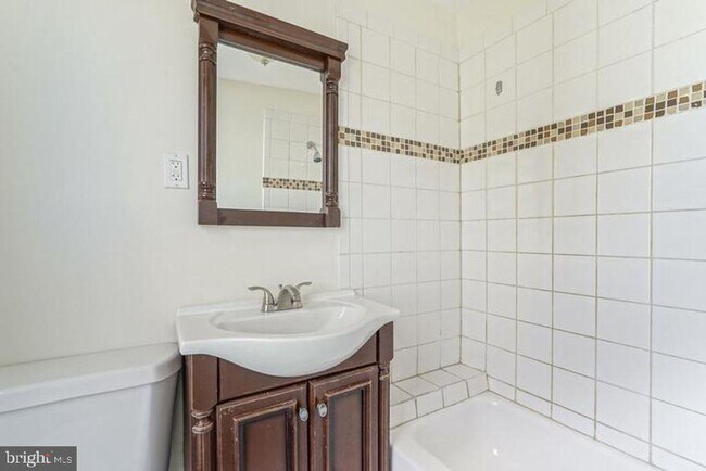 Building Photo - 4639 Umbria St