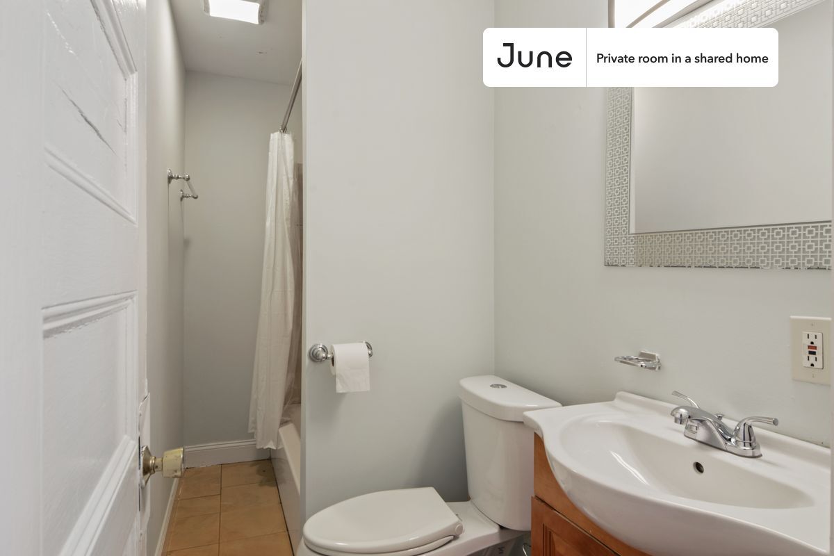 Building Photo - Room in Shared 4 bed/1.5 bath home