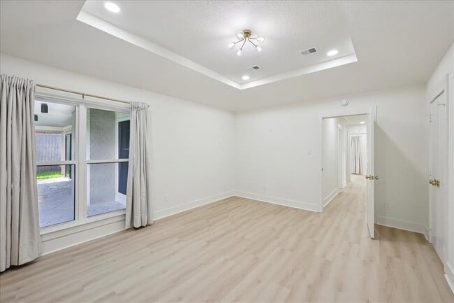 Building Photo - 7060 Burlington Dr