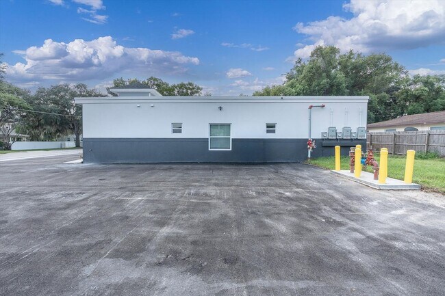 Building Photo - 705 S Orange Ave