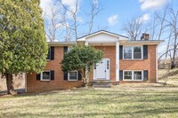 Building Photo - Spacious 4-Bedroom Home for Rent – Quiet, ...