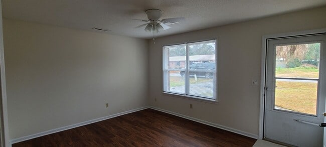 Building Photo - 4 Bedroom home near Summerville High School- (NOT Section 8 approved)