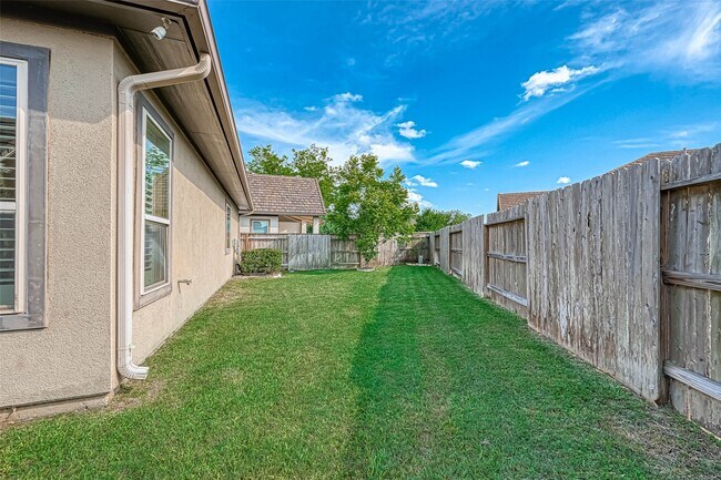 Building Photo - 5014 Fairford Dr