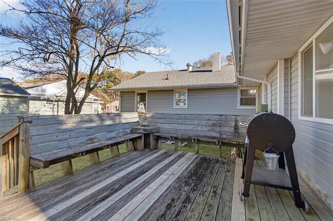 Building Photo - 32 Warren Dr