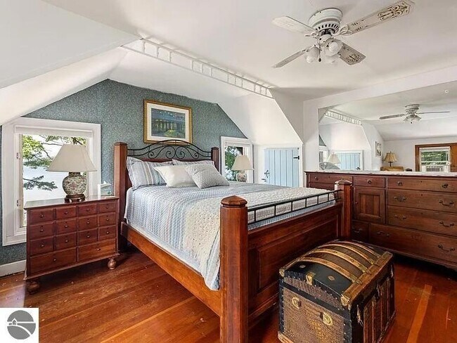 Building Photo - 843 N South Long Lake Rd