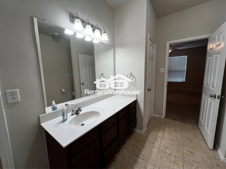 Building Photo - 1617 Totem Pole Way