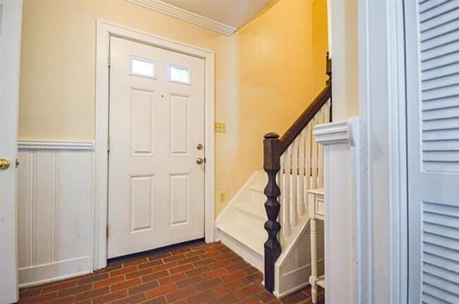 Building Photo - 980 Marys Dr