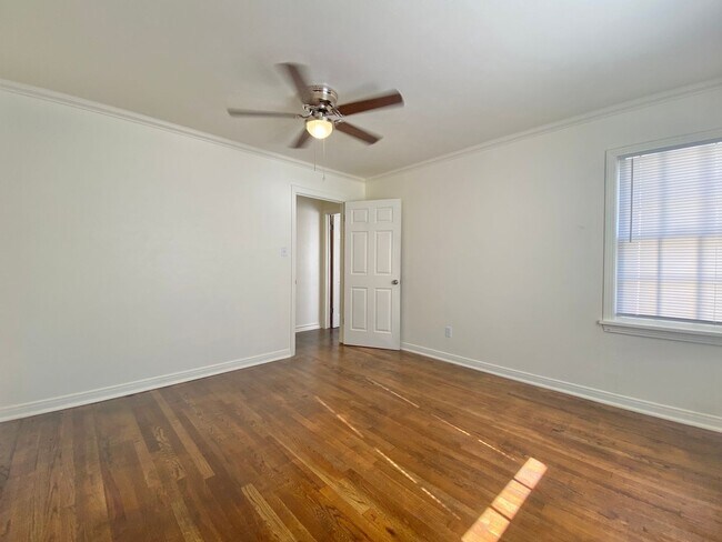 Building Photo - NOW PRE-LEASING FOR JULY: 4 bed 2 bath 2car garage in Tech Terrace