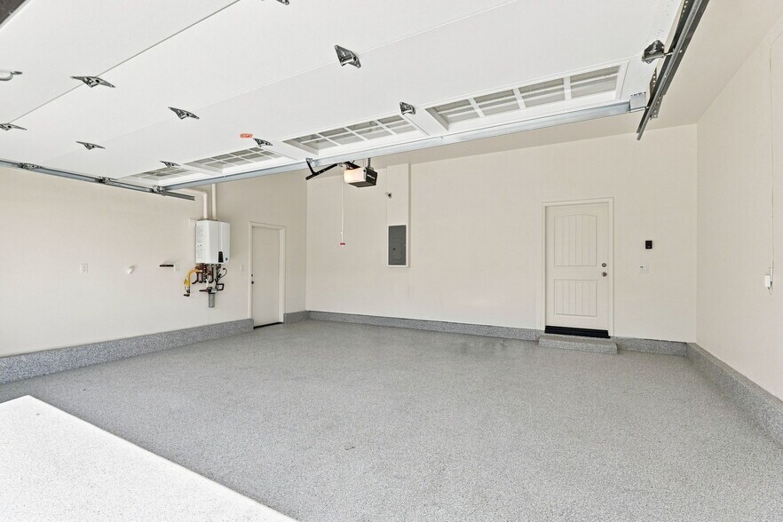 Building Photo - 2964 Bluffs Dr