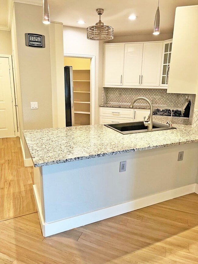 Building Photo - Great 2 Bdrm 2 Bath Condo in Lake Dallas Tx