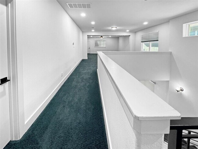 Building Photo - 1220 Westborough Ln