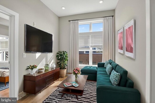 Building Photo - 2034 N Front St