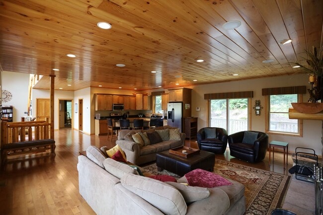 Building Photo - Large Private Furnished 4 Bed Winter Seasonal in Thornton- Close to Skiing! $2550/mo