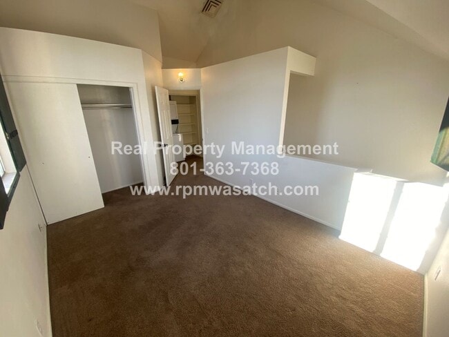 Building Photo - Cozy 1 bedroom loft townhome in Kearns