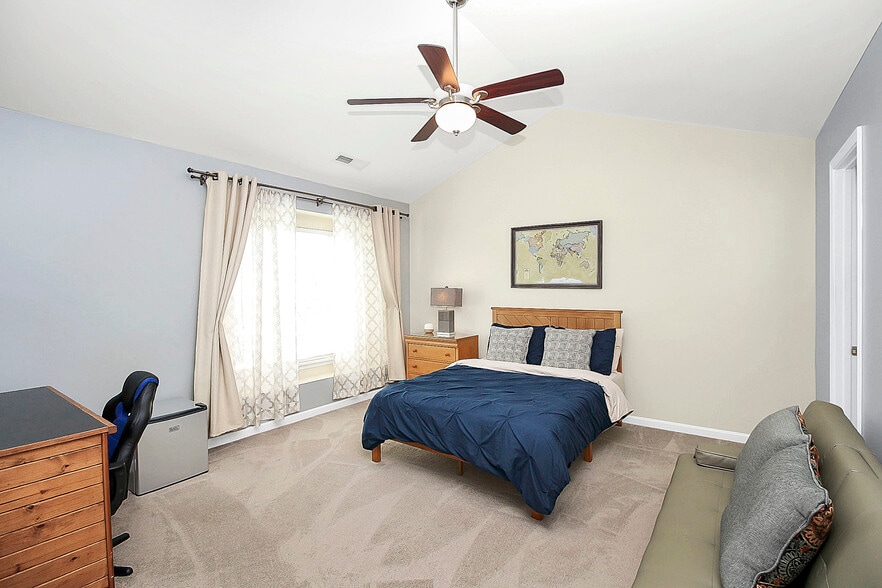 Building Photo - 2292 Hanover Ct
