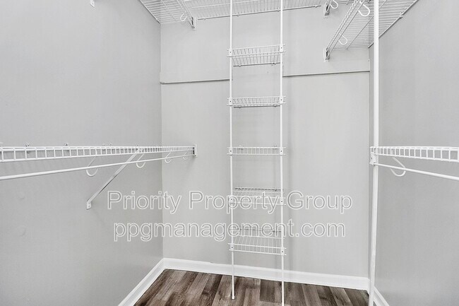 Building Photo - 10971 Harrowfield Rd