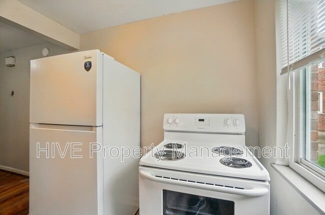 Building Photo - 3919 E Gatewood Ln