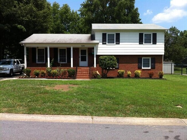 Primary Photo - BIG House & BIG Fenced Yard. Plus Master S...
