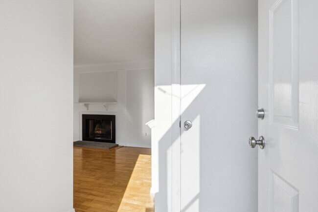 Building Photo - 146 Russet Ln
