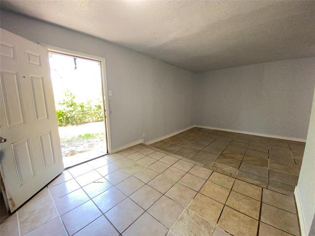 Building Photo - 6812 Trail Lake Dr