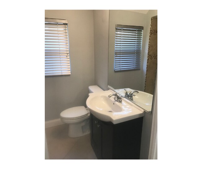 Building Photo - 928 Argonne Dr