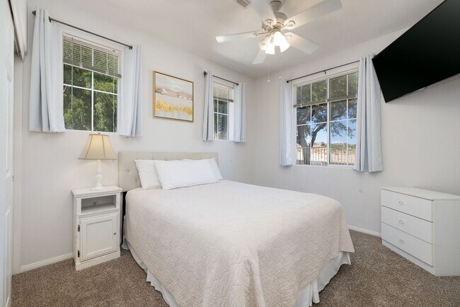 Building Photo - FULLY FURNISHED 2 BEDROOM CONDO IN THE NW WITH ATTACHED 2 CAR GARAGE