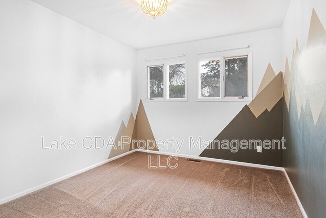 Building Photo - 1525 E Woodland Dr