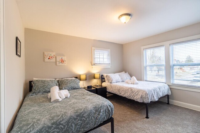 Building Photo - 1123-1125-1125 Wilson Ave