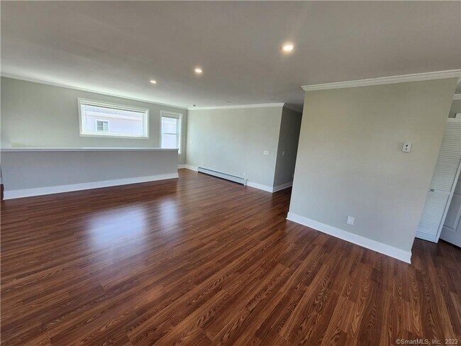 Building Photo - 120 Downing St