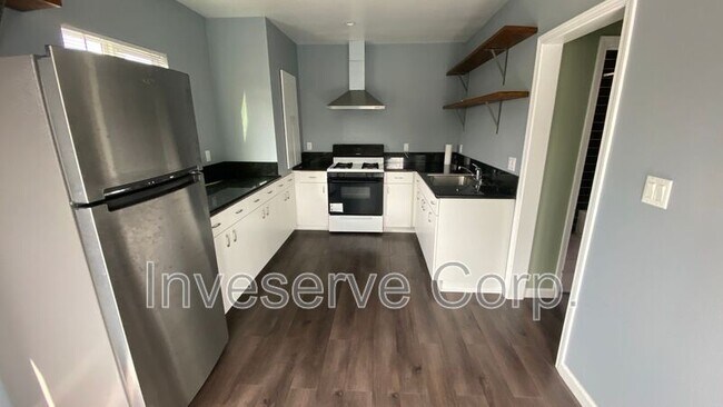 Building Photo - 1165 Sunvue Pl