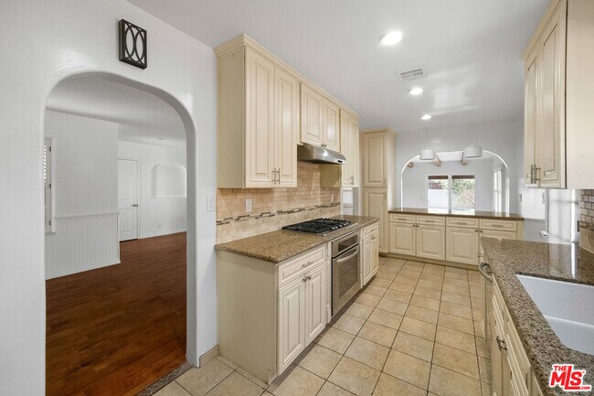 Building Photo - 5227 Etheldo Ave