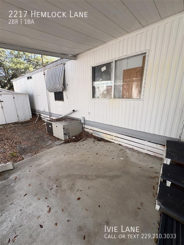 Building Photo - 2217 Hemlock Ln